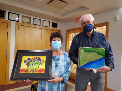 EDA President Howard Hedstrom presents retiring director Mary Somnis with gifts. Photo by Rhonda Silence