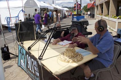 Jay & Roger conduct an interview at the Grand Marais Art Festival