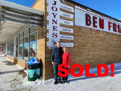 Jim and Shanie Joynes outside the Ben Franklin store in Grand Marais. Photo courtesy of Joynes family