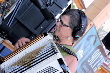 Leah Thomas plays accordion live on The Roadhouse by Annela Rova