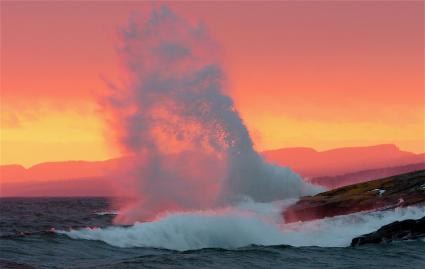 Photo by Carah Thomas-Maskell - Powder Bay Waves and Sawtooth Mountains