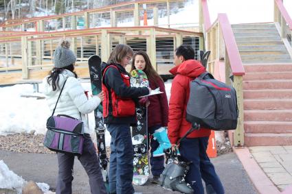 A member of Lutsen Ski Patrol collects information from skiers after the chairlift rescue - Photo Rhonda Silence, WTIP