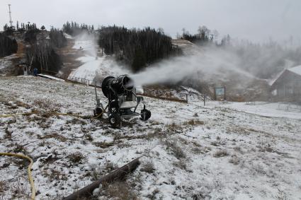 Snowmaking at Lutsen Mountains will proceed as planned in 2021. File photo Rhonda Silence, November 2014