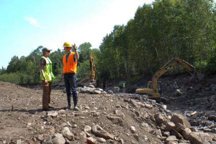 Crystal Payment (left) discusses a recent TSA III project in Cook County. Photo by Joe Friedrichs