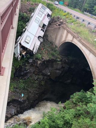 RV crash at Poplar River - Photo by Mirel Sabau